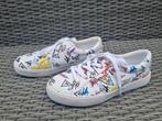 Guess dames sneakers graffiti maat 40, Kleding | Dames, Guess, Wit, Ophalen of Verzenden, Sneakers of Gympen