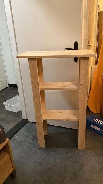Houten plantenstandaard/bijzettafel GRATIS OP TE HALEN beschikbaar voor biedingen