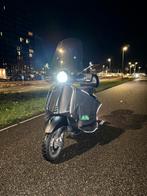 Vespa primavera 50cc, Fietsen en Brommers, Ophalen, Overige modellen, Zo goed als nieuw, Benzine