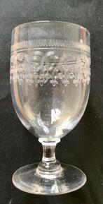 Mooi gegraveerd antiek sierglas, voor wijn of port, Verzenden