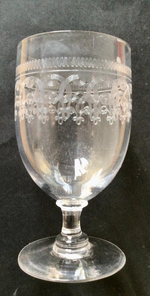 Mooi gegraveerd antiek sierglas, voor wijn of port, Antiek en Kunst, Antiek | Glas en Kristal, Verzenden
