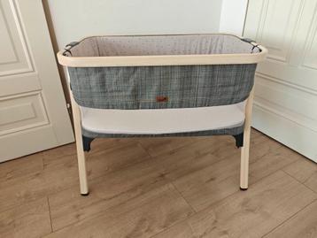 Qute Q-Snooze co-sleeper met houtlook beschikbaar voor biedingen