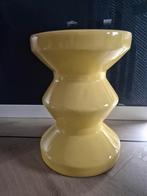 Gele keramiek bijzettafel met kleine beschadiging, Gebruikt, Geel, Aardewerk of Porselein, Ophalen of Verzenden