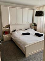 Grote kast en bed, Ophalen