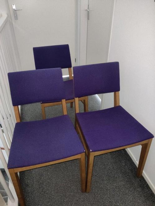 Twee stoelen De Vorm Wood Me chair, 1 verkocht. Massief hout, Huis en Inrichting, Stoelen, Zo goed als nieuw, Twee, Hout, Bruin