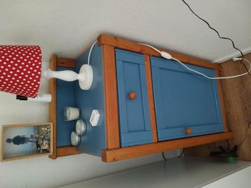 Nachtkastje blauw beschikbaar voor biedingen