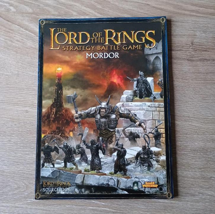 The lord of the rings mordor sourcebook lotr mesbg 2007, Hobby en Vrije tijd, Wargaming, Gebruikt, Lord of the Rings, Boek of Catalogus