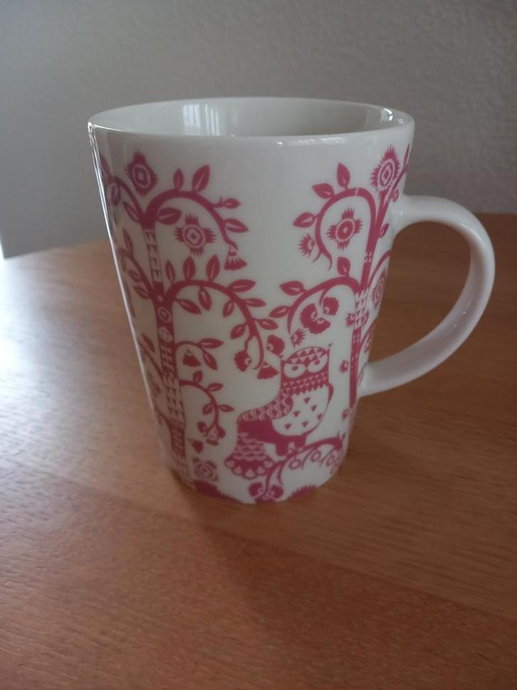 Iittala taika mok valopunainen, Huis en Inrichting, Keuken | Servies, Zo goed als nieuw, Kop(pen) en/of Schotel(s), Overige stijlen