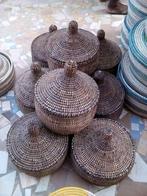 Afrikaanse zwarte mand van zeegras handgemaakt in Senegal, Ophalen of Verzenden, Nieuw, Rond, Overige materialen