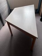 Gratis Lage stevige tafel kinderopvang, Huis en Inrichting, Tafels | Eettafels, Ophalen, Gebruikt, Rechthoekig, 100 tot 150 cm