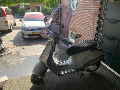 Vespa Sprint 50cc - Slechts 80 km gereden!, Fietsen en Brommers, Snorfietsen en Snorscooters, Zo goed als nieuw, Piaggio, Ophalen