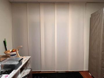 Paneel gordijnen creme/beige + railing beschikbaar voor biedingen