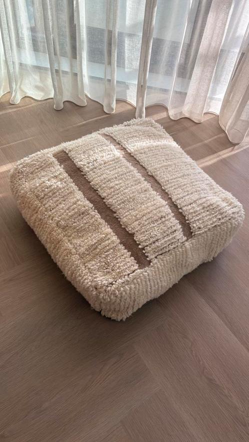 Handgemaakte Marrakech poef (beige), Huis en Inrichting, Banken | Voetenbanken en Poefen, Zo goed als nieuw, 50 tot 75 cm, 50 tot 75 cm