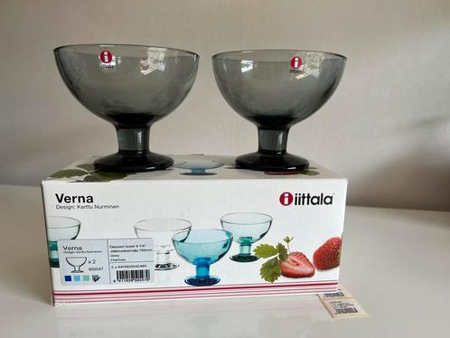Nieuw in Doos 2 Iittala VERNA Ijscoupes Grijs K. Nurminen, Huis en Inrichting, Keuken | Servies, Nieuw, Glas of Glazen, Glas, Ophalen of Verzenden