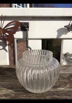 Mooi erg oud vaasje. Kristal glas met laag loodgehalte. Vaas, Ophalen of Verzenden