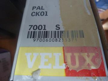 Nieuwe Velux jaloezie / PAL CK01 ( 55 x 70 ), witte lamellen beschikbaar voor biedingen