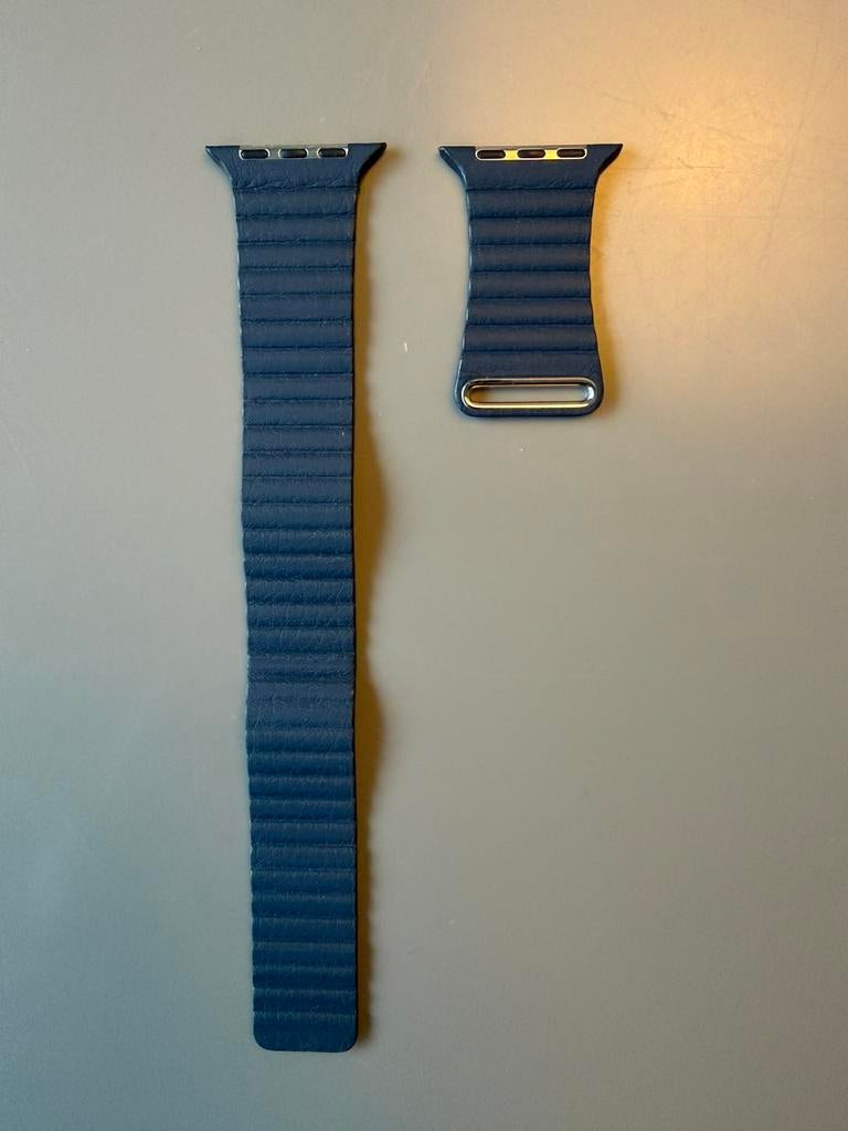 Apple Watch Leather Loop – Diver Blue – 44mm – Maat M, Ophalen of Verzenden, Gebruikt, Blauw, IOS