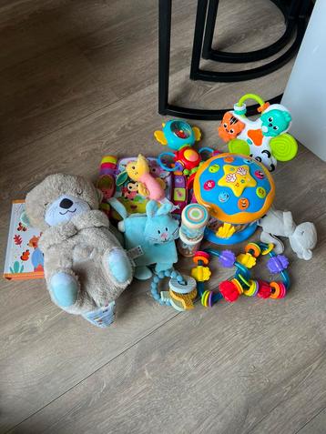 Verschillend baby speelgoed hier zijn ze eruit. beschikbaar voor biedingen