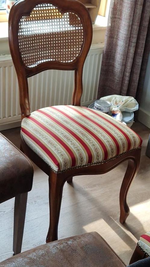 Klassieke Eetkamer stoelen Opnieuw Gestoffeerd, Huis en Inrichting, Stoelen, Zo goed als nieuw, Vier, Hout, Stof, Overige kleuren