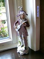 Napoleon tijd beeld met drie steek lakei met luit aubergine, Verzamelen, Beelden en Beeldjes, Verzenden, Zo goed als nieuw, Mens