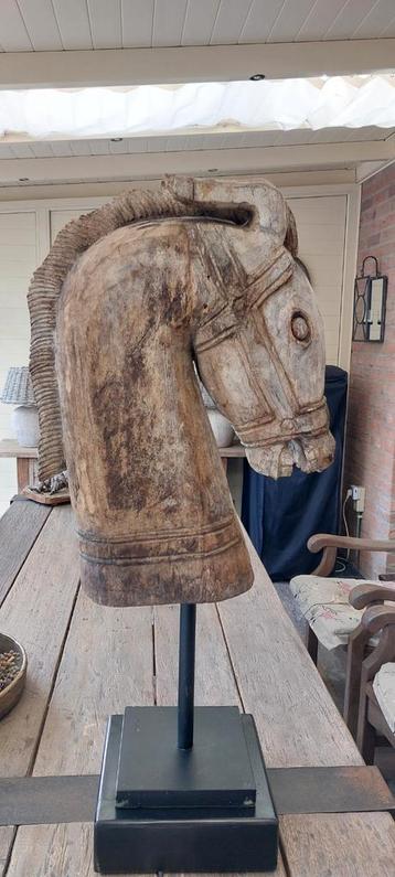 Mooi groot houten paardenhoofd beschikbaar voor biedingen
