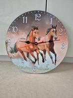Galloptime stille wandklok met rennende paarden 34 cm, Ophalen of Verzenden, Zo goed als nieuw, Klok