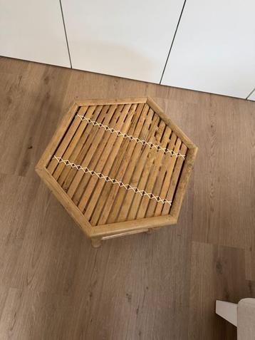 Rotan/ bamboe Bijzettafeltje Hexagonaal beschikbaar voor biedingen