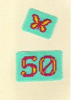 kaart met geborduurd het getal 50 en vlindertje (1314), Hobby en Vrije tijd, Kaarten | Zelfgemaakt, Ophalen of Verzenden, Nieuw