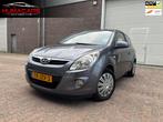 Hyundai I20 1.2i DynamicVersion - Airco - Nap - compl. Onder, Voorwielaandrijving, Gebruikt, 4 cilinders, Origineel Nederlands