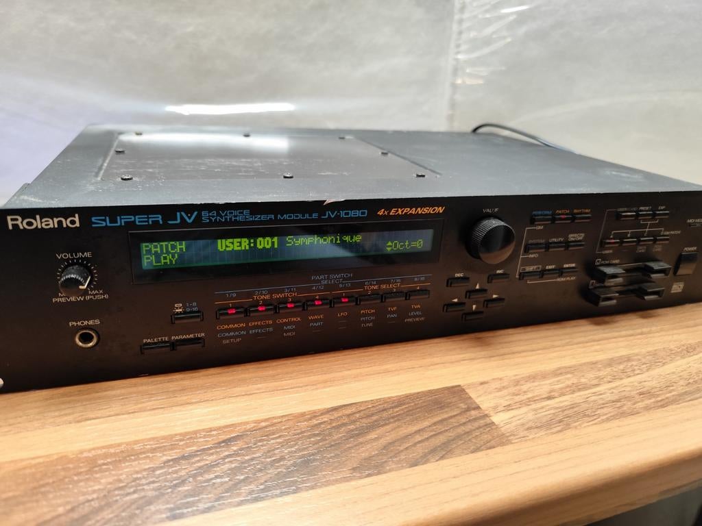 Roland JV-1080 Vintage Synth met Expansiekaart, Muziek en Instrumenten, Synthesizers, Gebruikt, Overige aantallen, Roland, Met midi-aansluiting