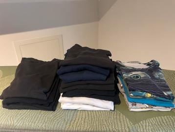 Grote stapel basics/ ondershirts maat 122/128 beschikbaar voor biedingen