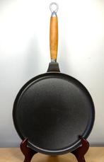 Cousances / Le Creuset  (pannen) koekenpan, Gietijzer, Ophalen of Verzenden, Zo goed als nieuw, Keramische plaat