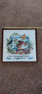 Schilderij geborduurd " Het Dwergenpaartje Piggelmee", Ophalen of Verzenden