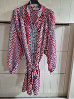 Nieuw gekleurd jurkje van Ambika in one size, Kleding | Dames, Jumpsuits, Maat 38/40 (M), Nieuw, Ophalen of Verzenden, Roze