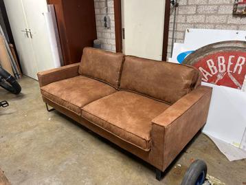 Zachte leren bruine bank beschikbaar voor biedingen