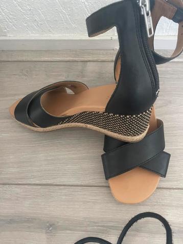 Ugg sleehak sandalen nieuw maat 36 beschikbaar voor biedingen