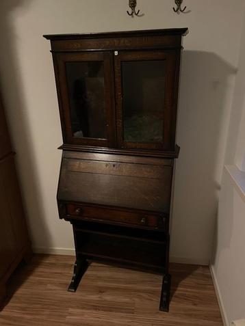 Houten antieke kast beschikbaar voor biedingen