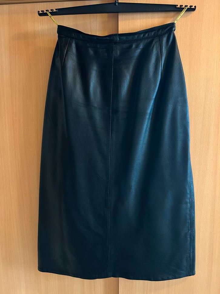 Dames Rok, van echt zacht Leder, Kleding | Dames, Rokken, Zo goed als nieuw, Maat 38/40 (M), Zwart, Onder de knie, Ophalen of Verzenden