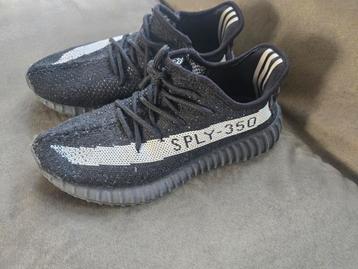Adidas Yeezy maat 40 beschikbaar voor biedingen