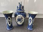 3-delig kaststel Delftsblauw Boch vazen dekselpot met hond, Antiek en Kunst, Ophalen of Verzenden