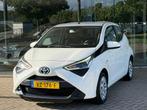 Toyota Aygo 1.0 VVT-i x-play Navi|Camera|Carplay, Voorwielaandrijving, Gebruikt, Euro 6, 4 stoelen