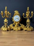 Antieke Franse Bronzen Regency Stijl Pendule met Kandelaren, Ophalen of Verzenden