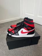 Air Jordan 1 Mid White Black Red (2022), Zwart, Nieuw, Ophalen of Verzenden, Sneakers of Gympen