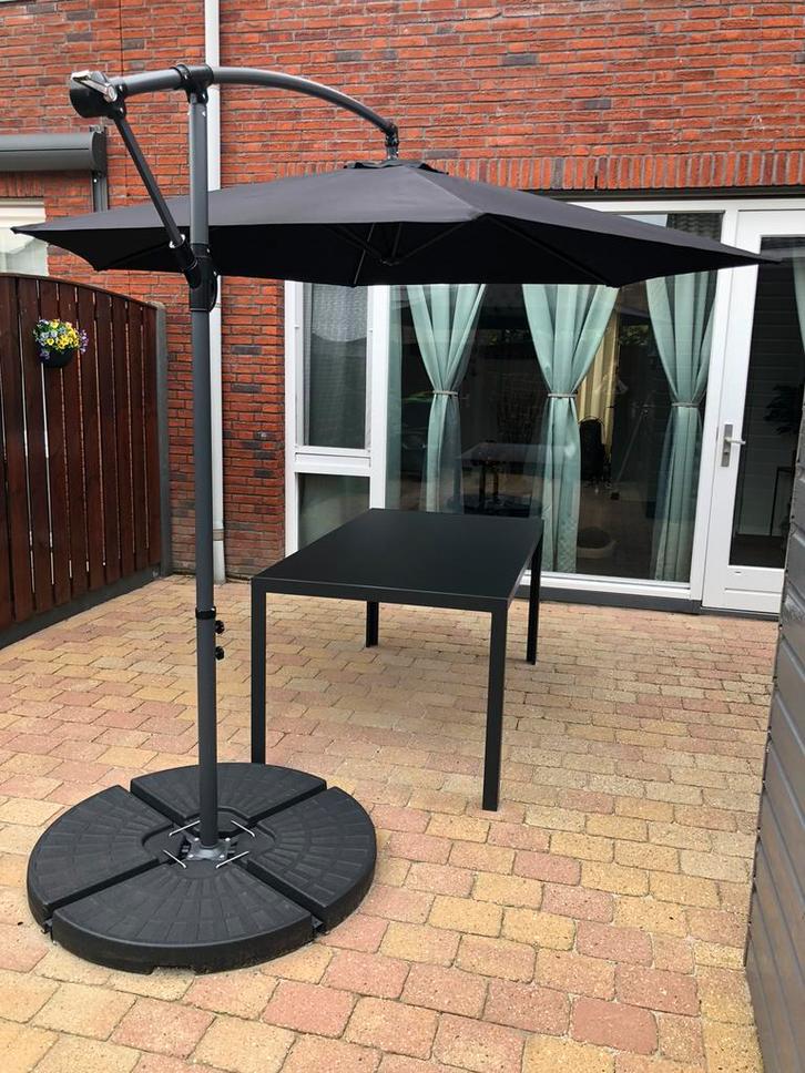 In nieuwstaat zweefparasol/ tafel, Tuin en Terras, Parasols, Zo goed als nieuw, Zweefparasol, Verstelbaar, Ophalen