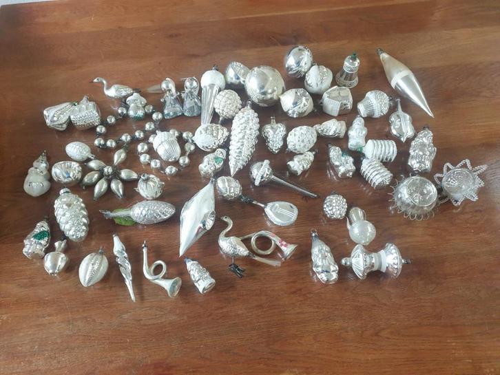 Rond 55 oude en antieke zilveren kerstballen, Diversen, Kerst, Zo goed als nieuw, Ophalen of Verzenden