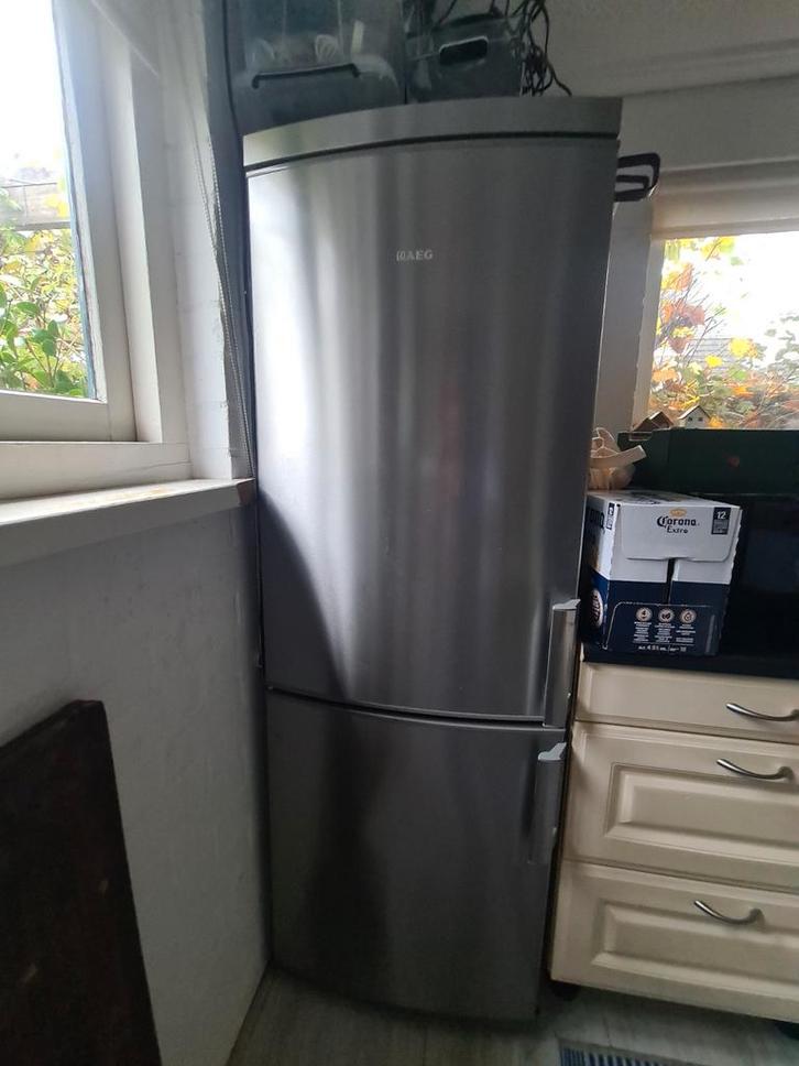AEG S53400CSS0 Koelvriescombinatie - RVS Look, Witgoed en Apparatuur, Koelkasten en IJskasten, Gebruikt, Met aparte vriezer, 200 liter of meer