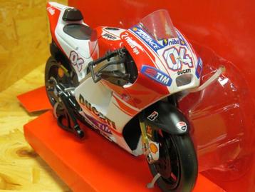 Andrea Dovizioso Ducati Desmosedici 2015 1:12 57723 beschikbaar voor biedingen