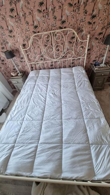 Nieuwe matras Topper  140x200cm beschikbaar voor biedingen
