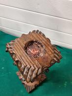 kandelaar bewerkt hout met smeedijzeren spijkers, Huis en Inrichting, Woonaccessoires | Kandelaars en Kaarsen, Ophalen of Verzenden