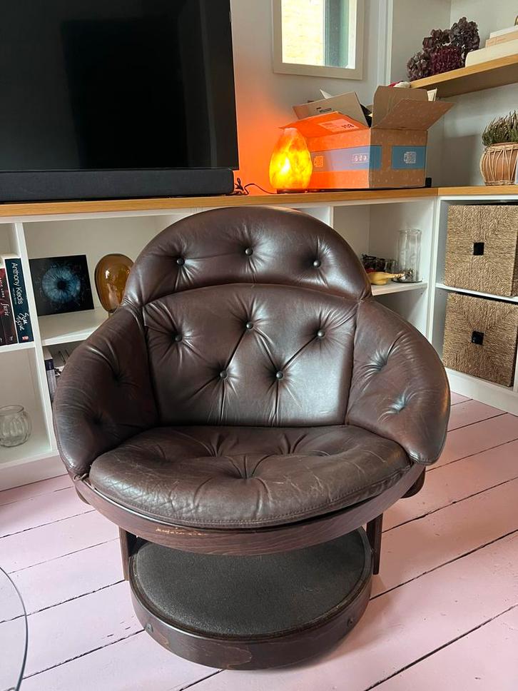 Zweedse mid-century draaistoel van Söderhamns Dörr (SODD), Huis en Inrichting, Fauteuils, Zo goed als nieuw, Hout, 75 tot 100 cm